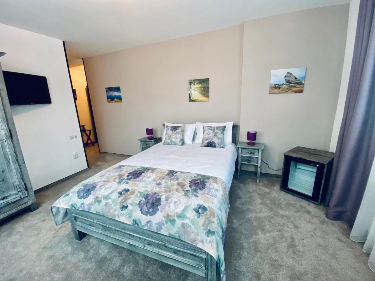 Bed and Breakfast Casa Ankeli Буштени Экстерьер фото