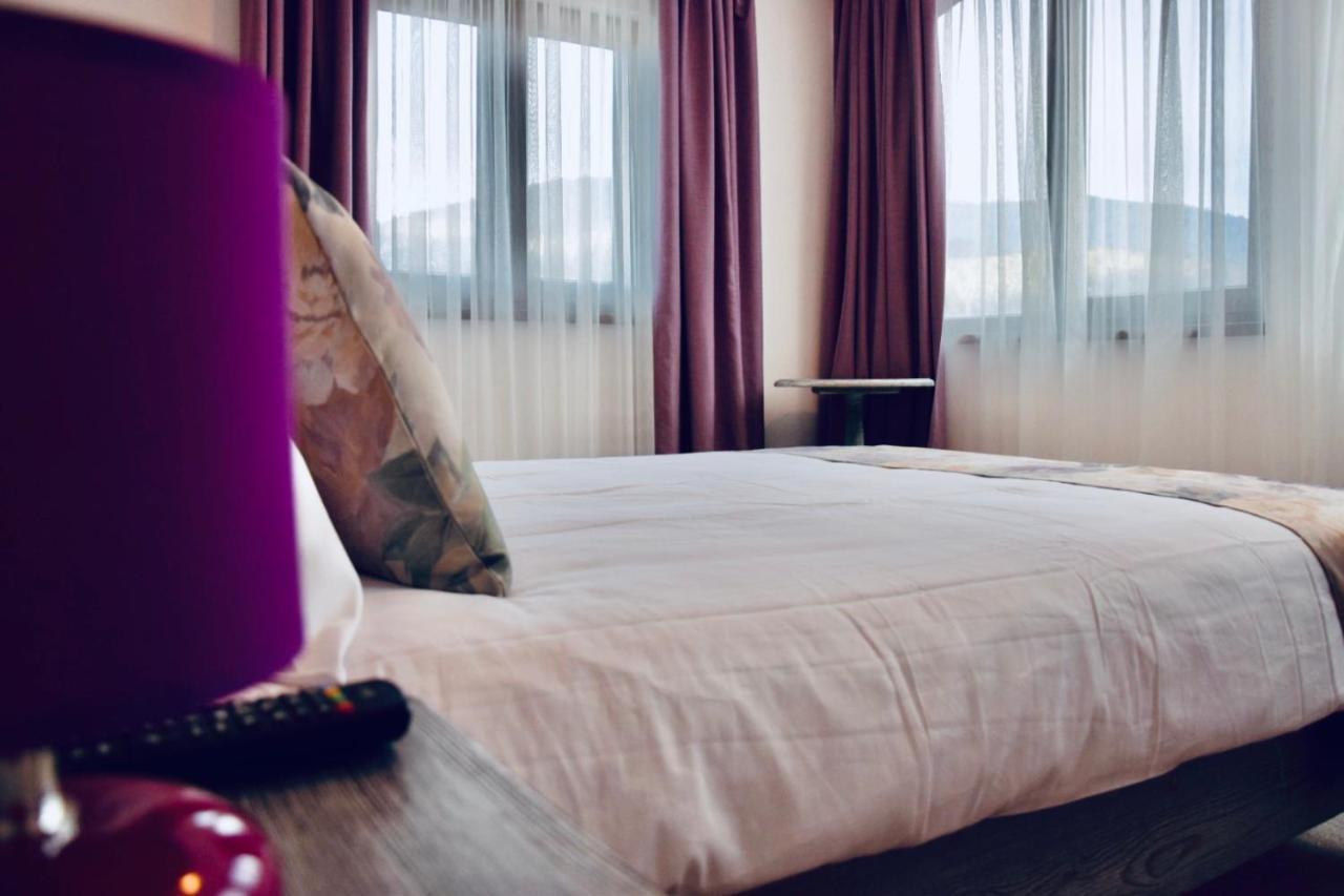 Bed and Breakfast Casa Ankeli Буштени Экстерьер фото