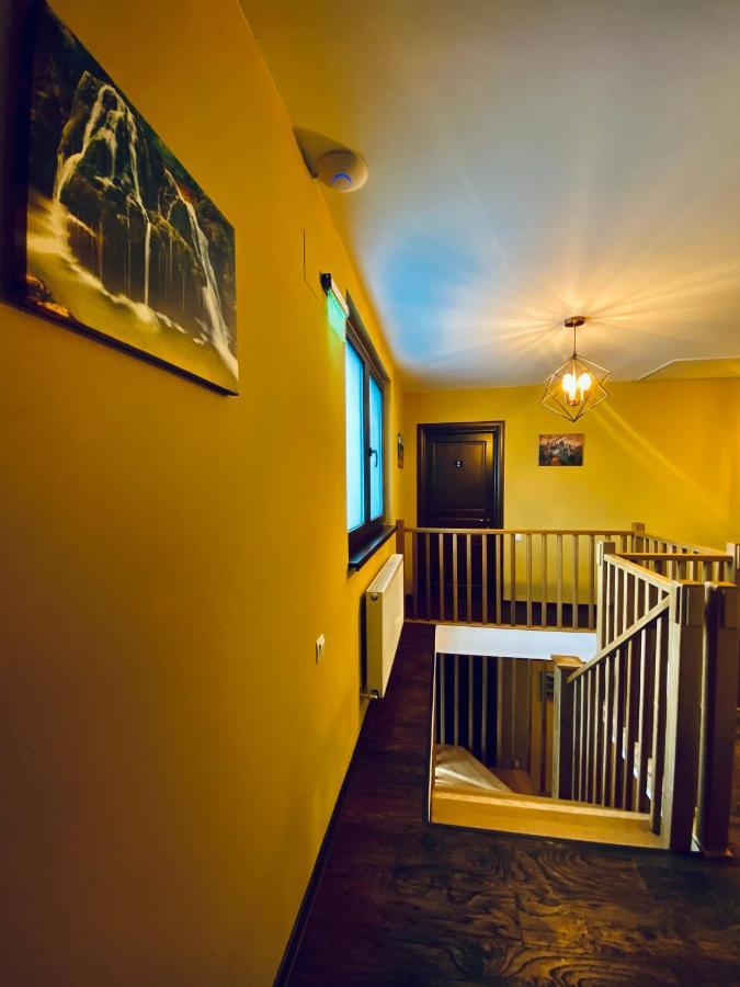 Bed and Breakfast Casa Ankeli Буштени Экстерьер фото