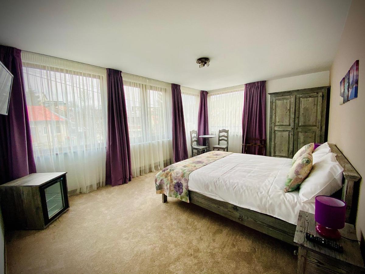 Bed and Breakfast Casa Ankeli Буштени Экстерьер фото