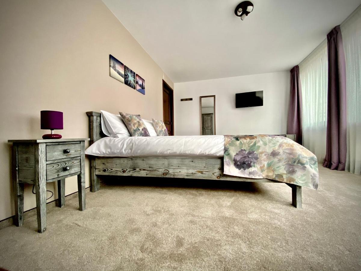 Bed and Breakfast Casa Ankeli Буштени Экстерьер фото