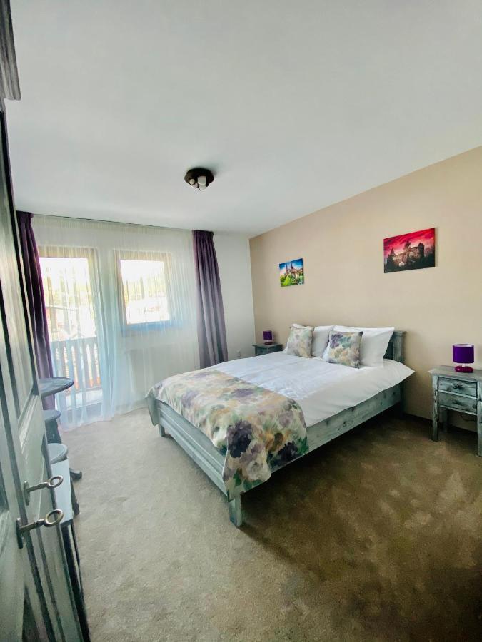 Bed and Breakfast Casa Ankeli Буштени Экстерьер фото
